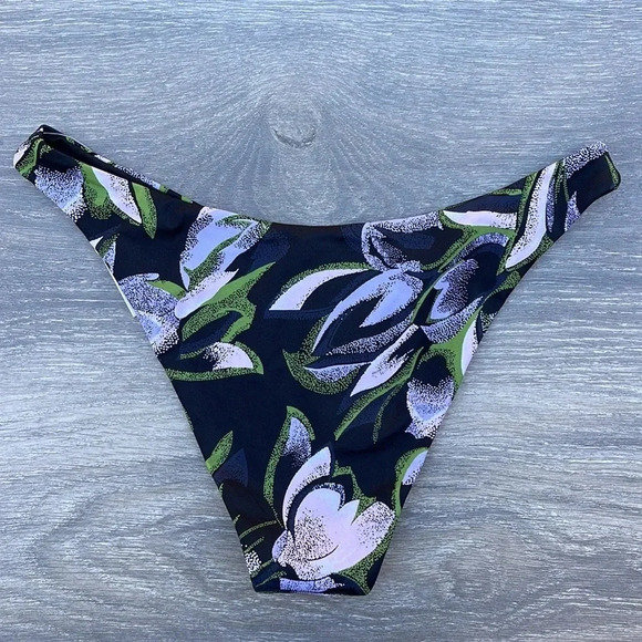 RVCA Pixie Hi-Tri Bikini Top & Pixie French Bikini Bottoms, true black - Picture 8 of 10